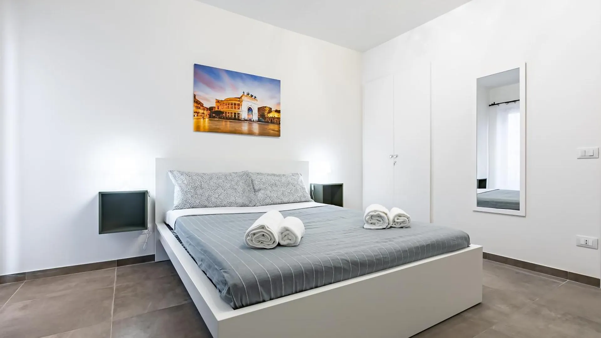 Palazzo Dei Normanni & Ballaro Roomy Modern Apt X9 Palermo Apartment